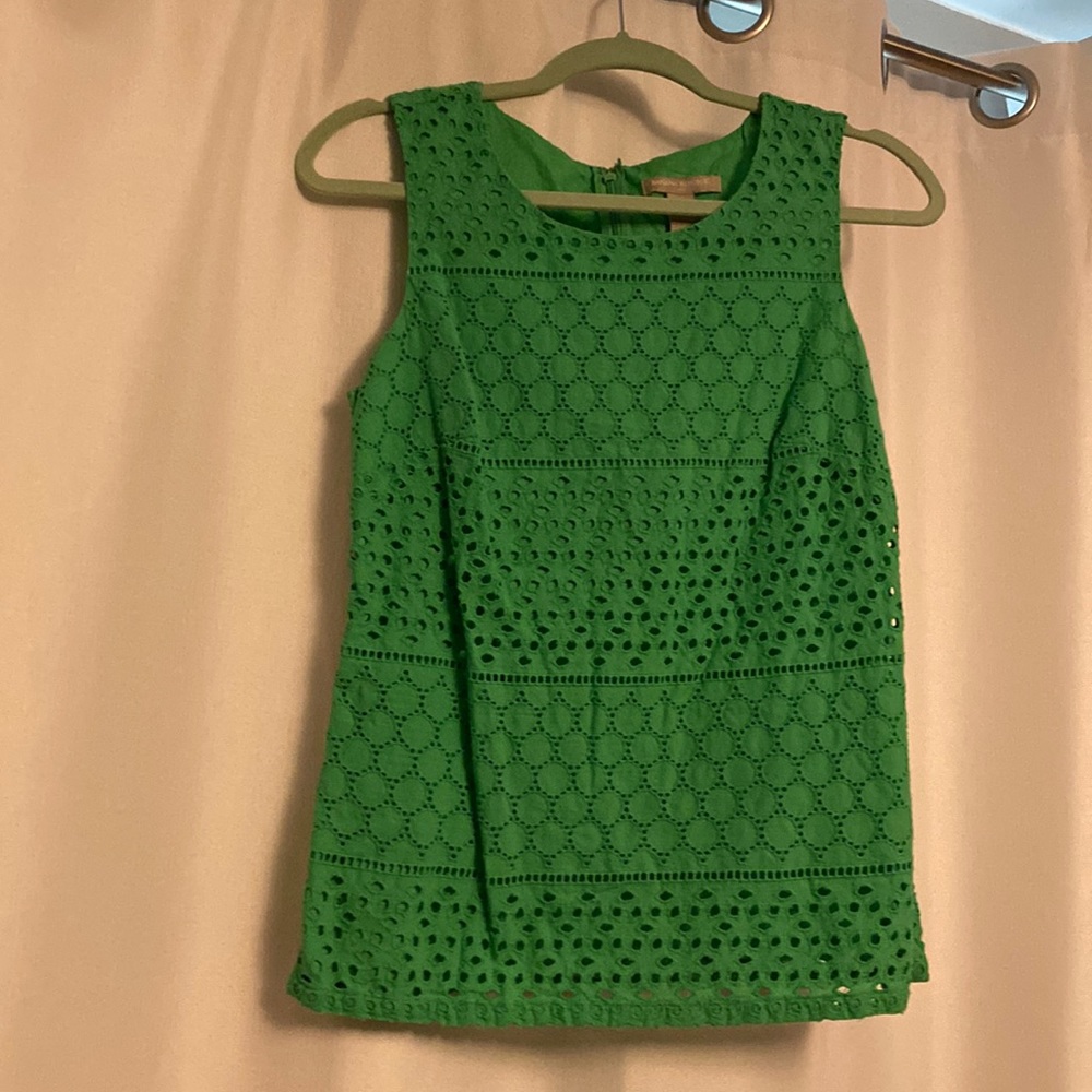 Banana Republic green lace sleeveless blouse.